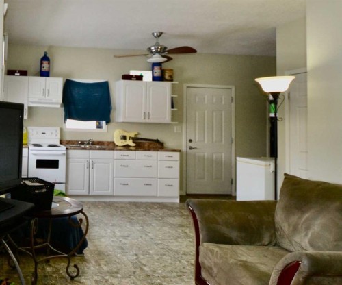 660 1 Avenue, Irricana, AB - Indoor Photo Showing Kitchen