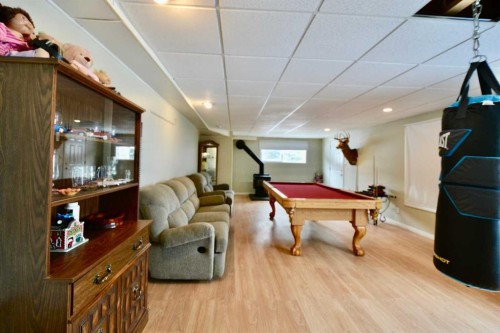 660 1 Avenue, Irricana, AB - Indoor Photo Showing Other Room