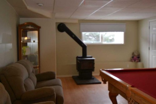 660 1 Avenue, Irricana, AB - Indoor Photo Showing Other Room