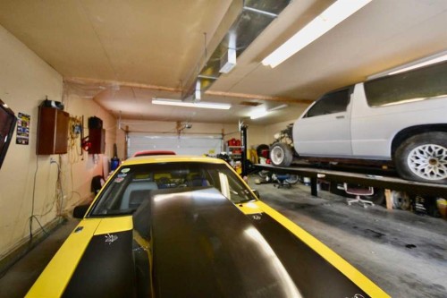 660 1 Avenue, Irricana, AB - Indoor Photo Showing Garage
