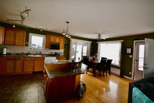 660 1 Avenue, Irricana, AB - Indoor Photo Showing Other Room