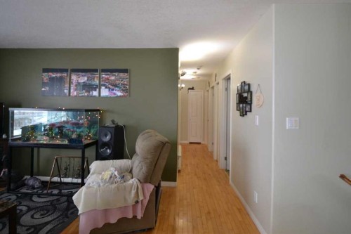 660 1 Avenue, Irricana, AB - Indoor Photo Showing Other Room