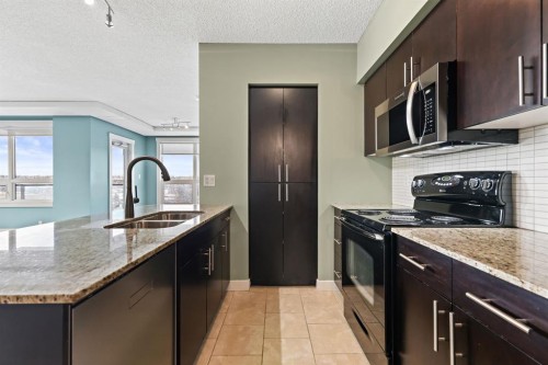 720-8710 Horton Road Sw, Calgary, AB - Indoor Photo Showing Kitchen With Double Sink With Upgraded Kitchen
