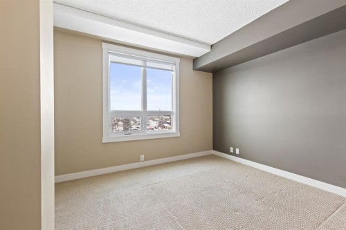 720-8710 Horton Road Sw, Calgary, AB - Indoor Photo Showing Other Room
