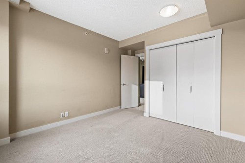720-8710 Horton Road Sw, Calgary, AB - Indoor Photo Showing Other Room