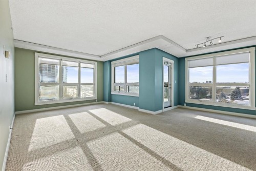 720-8710 Horton Road Sw, Calgary, AB - Indoor Photo Showing Other Room