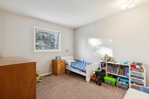 201-132 Straddock Crescent Sw, Calgary, AB - Indoor Photo Showing Bedroom