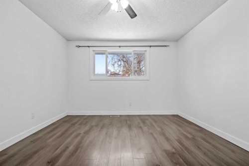 263 Doverview Crescent Se, Calgary, AB - Indoor Photo Showing Other Room