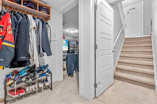 263 Doverview Crescent Se, Calgary, AB - Indoor Photo Showing Other Room
