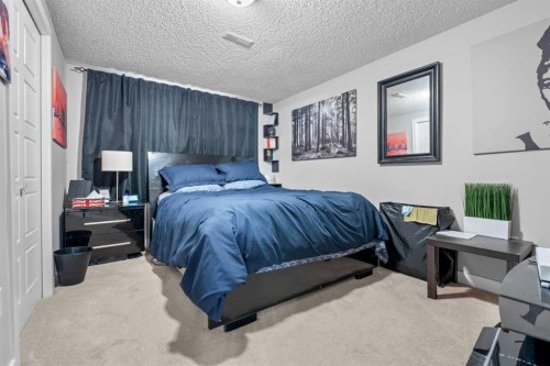 263 Doverview Crescent Se, Calgary, AB - Indoor Photo Showing Bedroom