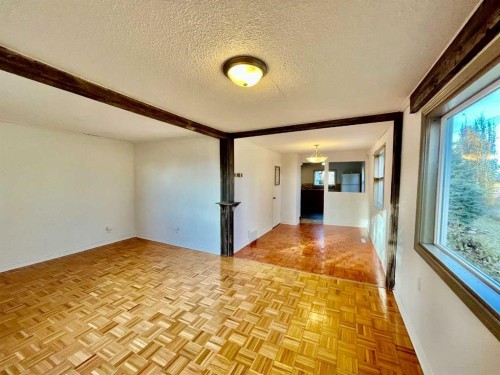 112 Allison Street, Acme, AB - Indoor Photo Showing Other Room