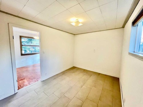 112 Allison Street, Acme, AB - Indoor Photo Showing Other Room