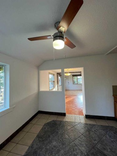 112 Allison Street, Acme, AB - Indoor Photo Showing Other Room