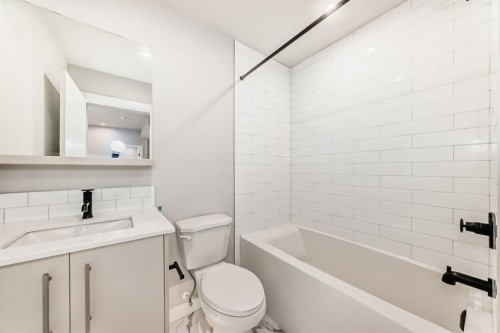206-8375 Broadcast Avenue Sw, Calgary, AB - Indoor Photo Showing Bathroom