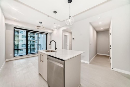 206-8375 Broadcast Avenue Sw, Calgary, AB - Indoor Photo Showing Kitchen