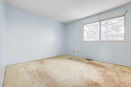6404 24 Avenue Ne, Calgary, AB - Indoor Photo Showing Other Room