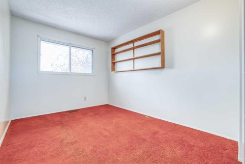 6404 24 Avenue Ne, Calgary, AB - Indoor Photo Showing Other Room