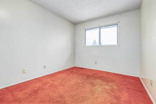 6404 24 Avenue Ne, Calgary, AB - Indoor Photo Showing Other Room