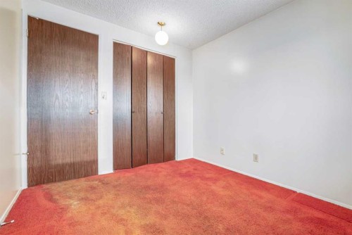 6404 24 Avenue Ne, Calgary, AB - Indoor Photo Showing Other Room