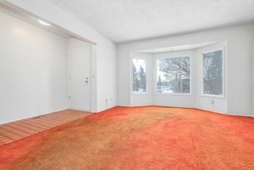 6404 24 Avenue Ne, Calgary, AB - Indoor Photo Showing Other Room