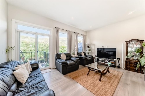 206 Cranbrook Square Se, Calgary, AB - Indoor Photo Showing Living Room