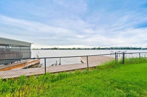 492 West Chestermere Drive, Chestermere, AB 