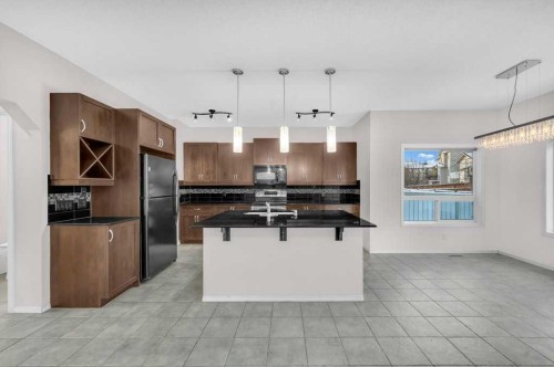1174 Kingston Crescent Se, Airdrie, AB - Indoor Photo Showing Kitchen