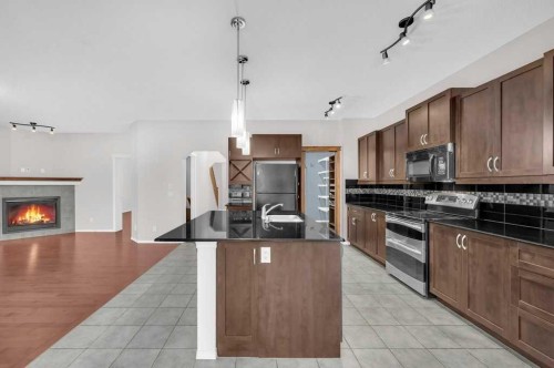 1174 Kingston Crescent Se, Airdrie, AB - Indoor Photo Showing Kitchen