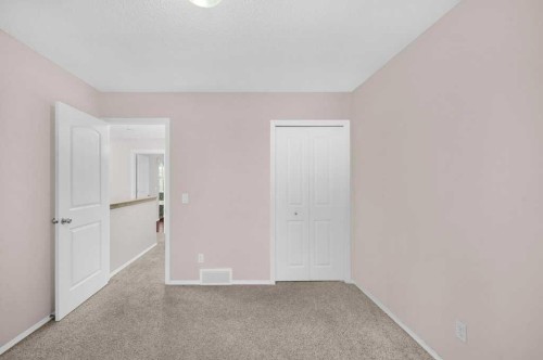 1174 Kingston Crescent Se, Airdrie, AB - Indoor Photo Showing Other Room