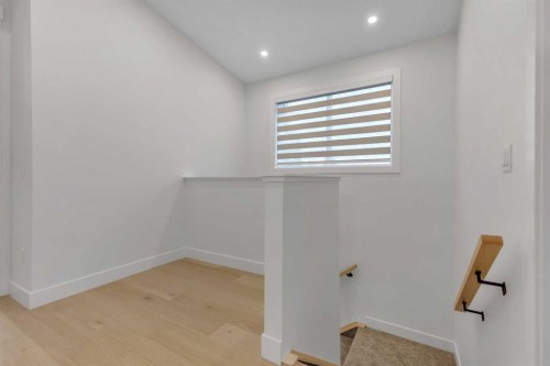 6416 34 Avenue Nw, Calgary, AB - Indoor Photo Showing Other Room