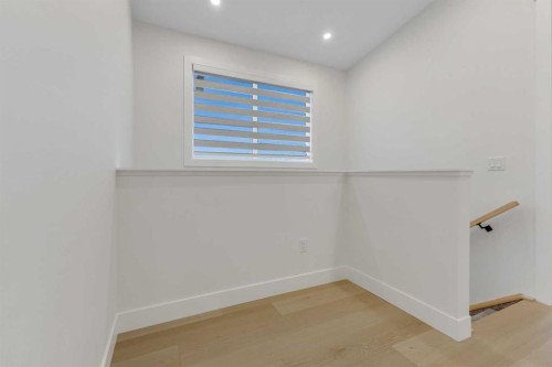 6416 34 Avenue Nw, Calgary, AB - Indoor Photo Showing Other Room