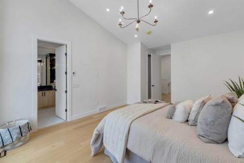 6416 34 Avenue Nw, Calgary, AB - Indoor Photo Showing Bedroom