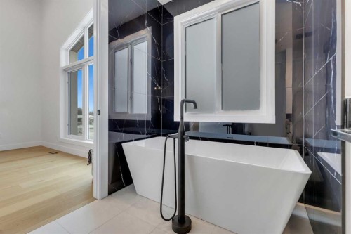 6416 34 Avenue Nw, Calgary, AB - Indoor Photo Showing Other Room