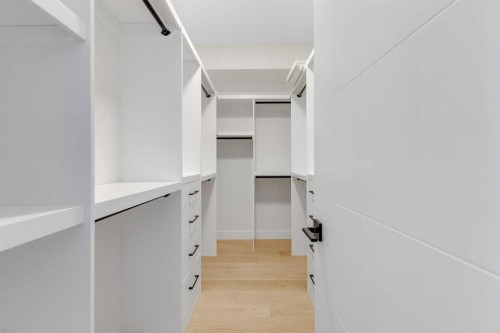 6416 34 Avenue Nw, Calgary, AB - Indoor With Storage