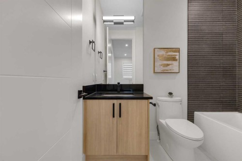 6416 34 Avenue Nw, Calgary, AB - Indoor Photo Showing Bathroom