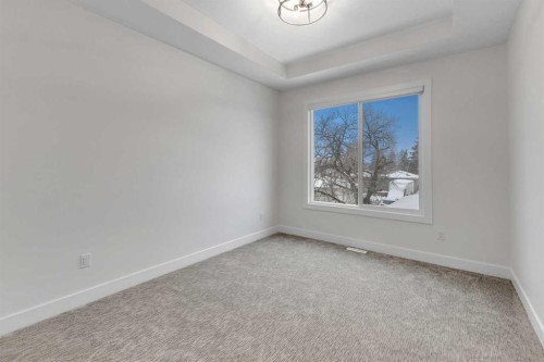 6416 34 Avenue Nw, Calgary, AB - Indoor Photo Showing Other Room