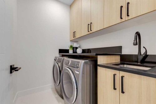 6416 34 Avenue Nw, Calgary, AB - Indoor Photo Showing Laundry Room