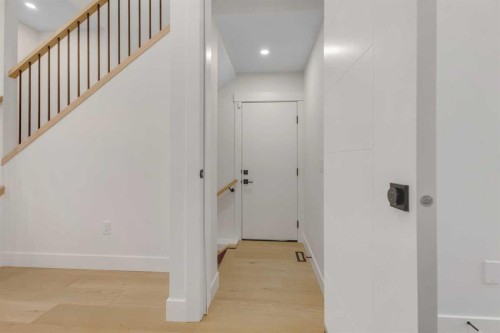 6416 34 Avenue Nw, Calgary, AB - Indoor Photo Showing Other Room