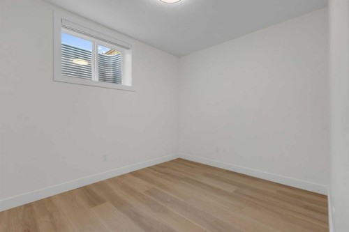 6416 34 Avenue Nw, Calgary, AB - Indoor Photo Showing Other Room