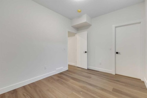 6416 34 Avenue Nw, Calgary, AB - Indoor Photo Showing Other Room
