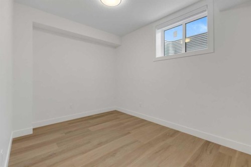 6416 34 Avenue Nw, Calgary, AB - Indoor Photo Showing Other Room