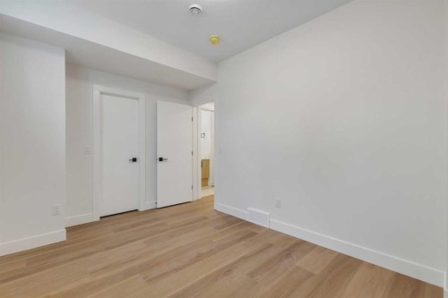 6416 34 Avenue Nw, Calgary, AB - Indoor Photo Showing Other Room