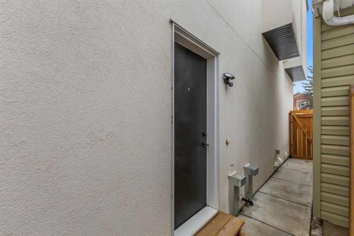 6416 34 Avenue Nw, Calgary, AB - Outdoor With Exterior