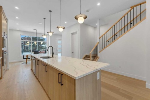 6416 34 Avenue Nw, Calgary, AB - Indoor Photo Showing Kitchen With Double Sink With Upgraded Kitchen
