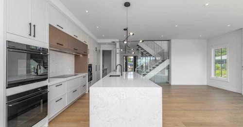 2504 19A Street Sw, Calgary, AB - Indoor Photo Showing Kitchen With Upgraded Kitchen