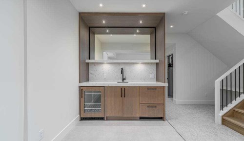 2504 19A Street Sw, Calgary, AB - Indoor Photo Showing Other Room