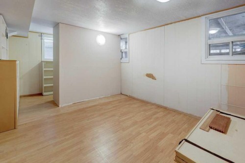 221 31 Avenue Ne, Calgary, AB - Indoor Photo Showing Other Room