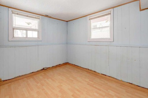 221 31 Avenue Ne, Calgary, AB - Indoor Photo Showing Other Room