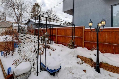 221 31 Avenue Ne, Calgary, AB - Outdoor