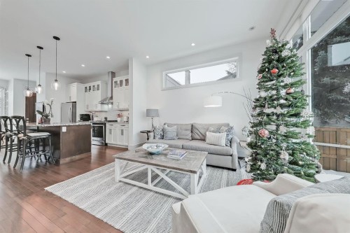 1229 Regal Crescent Ne, Calgary, AB - Indoor Photo Showing Living Room